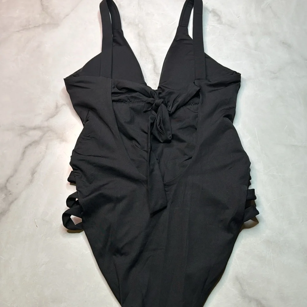 Весса Color Code Leg Inset One-Piece Swimsuit - Picture 5 of 7